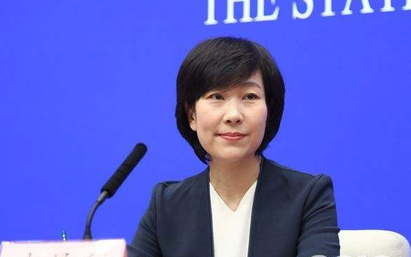 艺术家手中的青瓷拳师鼠